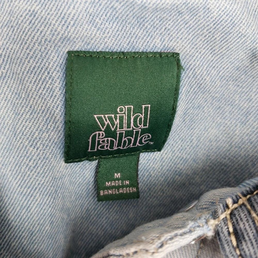 WILD FABLE WOMENS BLUE 2 TONE CROPPED BUTTON UP DENIM JACKET SIZE MEDIUM - Picture 2 of 9